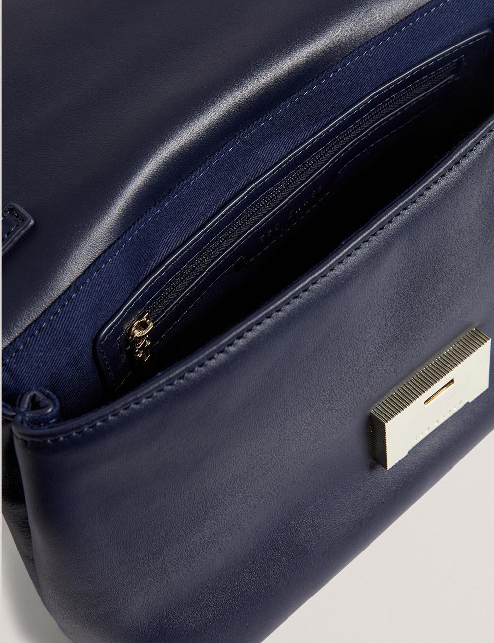Ted Baker DEMAE - Leather Fold Over Chain Women Shoulder Bags Navy | UAE  96231-IGVD