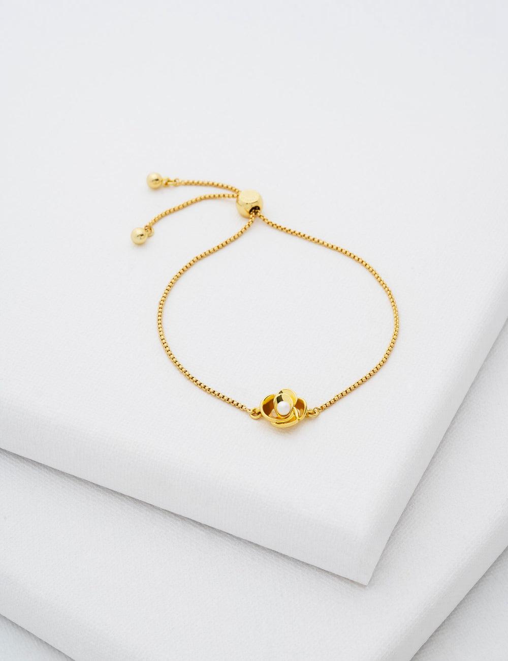 Ted Baker FLORIE - Pearl Flower Adjustable Chain Women Bracelets Gold | UAE  60293-HVKA