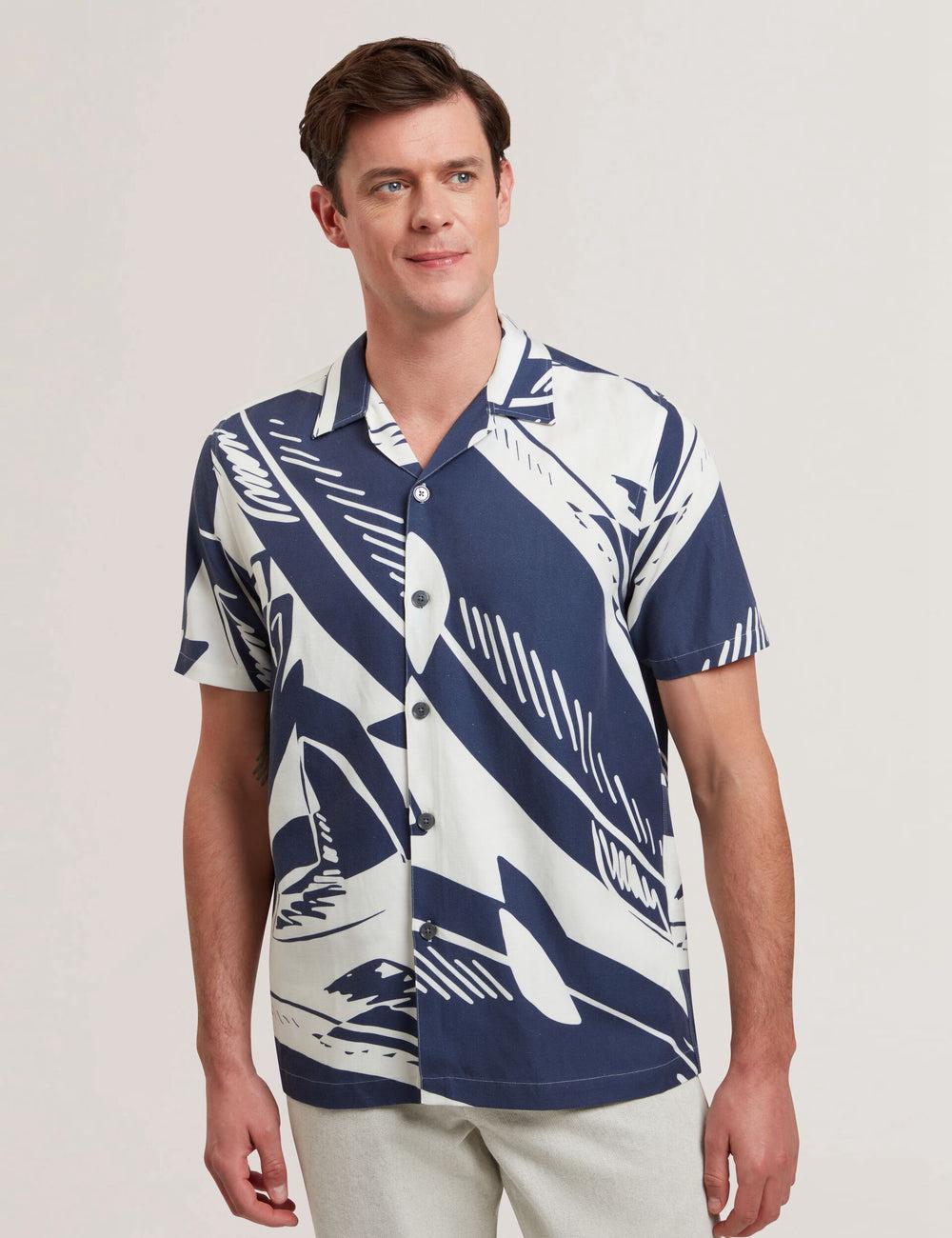 Ted Baker HEUKELS - Short Sleeve Relaxed Fish Print Men Casual Shirts Mid-Navy | UAE  81305-AXMS
