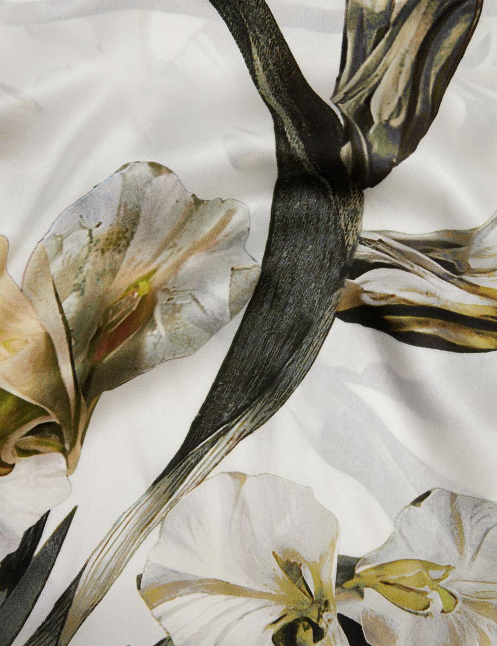 Ted Baker IRISSI - Floral Graphic Print Square Silk Women Scarves Ecru | UAE  16048-JKVO