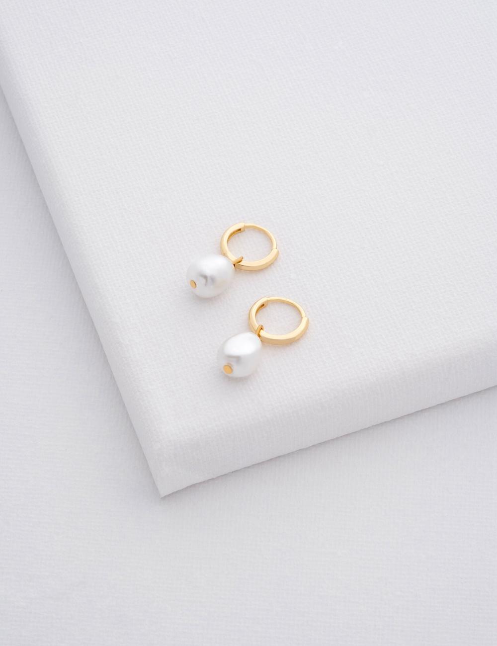 Ted Baker PERIAA - Pearl Drop Pendant Huggie Women Earrings Gold | UAE  46398-MVOK