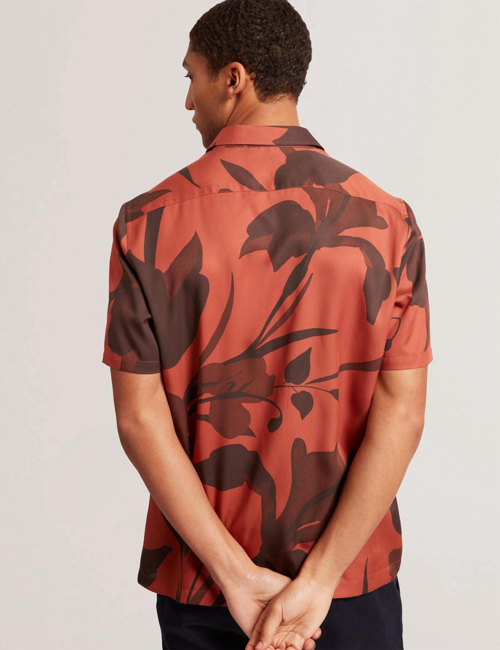 Ted Baker PINEDA - Short Sleeve Relaxed Floral Print Men Casual Shirts Red | UAE  51398-ZYED