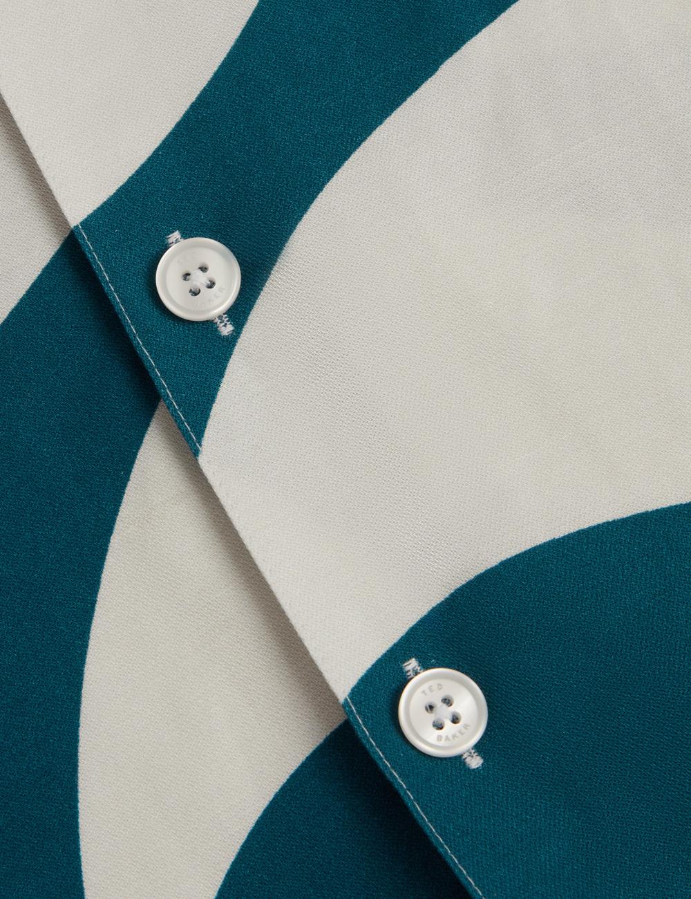 Ted Baker ROLDAN - Short Sleeve Oversized Swirl Print Men Casual Shirts Turquoise | UAE  50862-RMDS