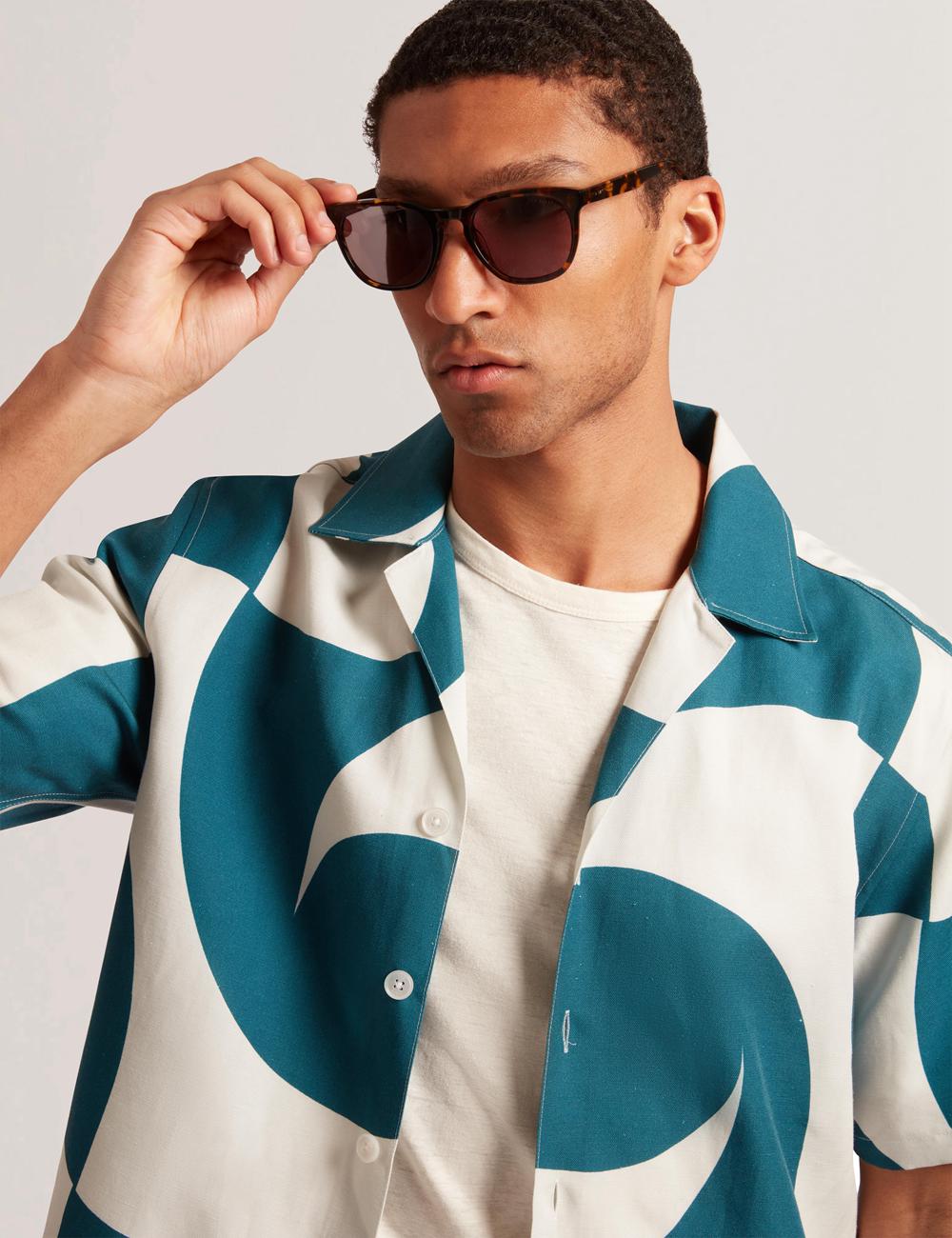 Ted Baker ROLDAN - Short Sleeve Oversized Swirl Print Men Casual Shirts Turquoise | UAE  50862-RMDS