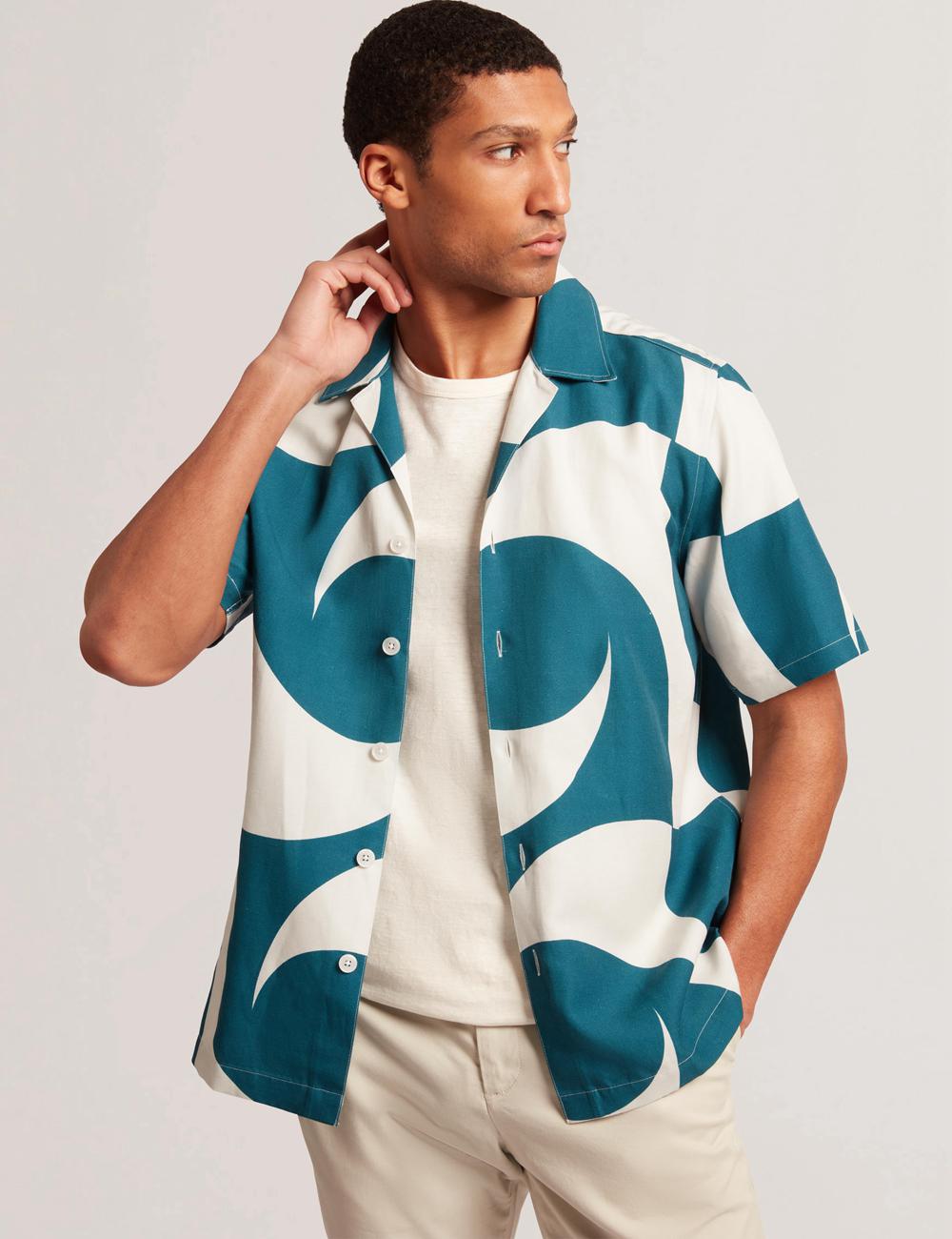 Ted Baker ROLDAN - Short Sleeve Oversized Swirl Print Men Casual Shirts Turquoise | UAE  50862-RMDS