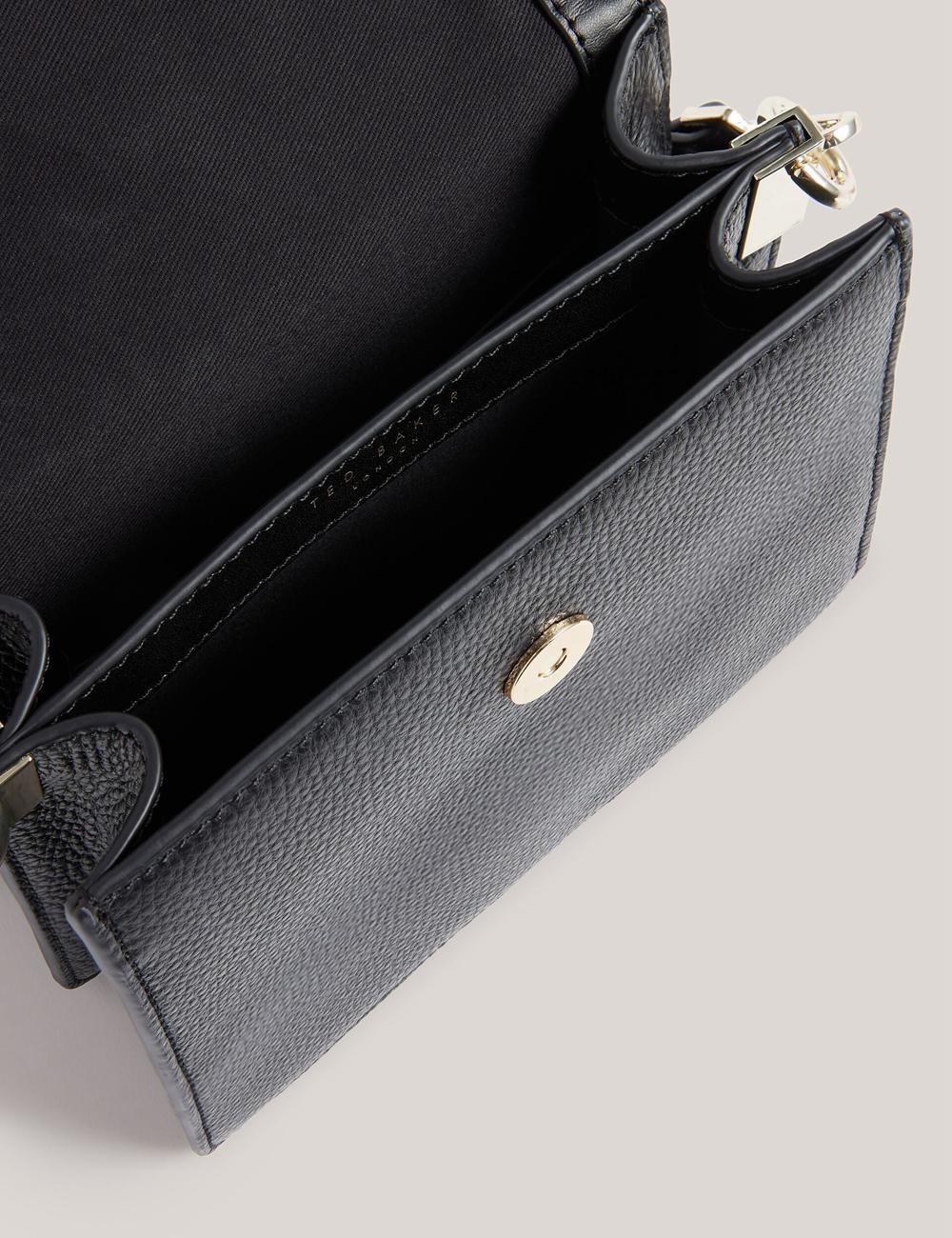 Ted Baker ROSELII - Small Top Handle Bar Detail Leather Women Crossbody Bags Black | UAE  92413-TUVA