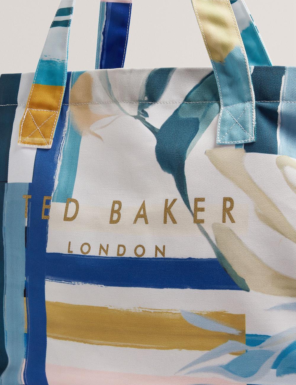 Ted Baker SHELYSS - Printed Beach & Flip Flops Set Women Tote Bags Green | UAE  03517-LQRF